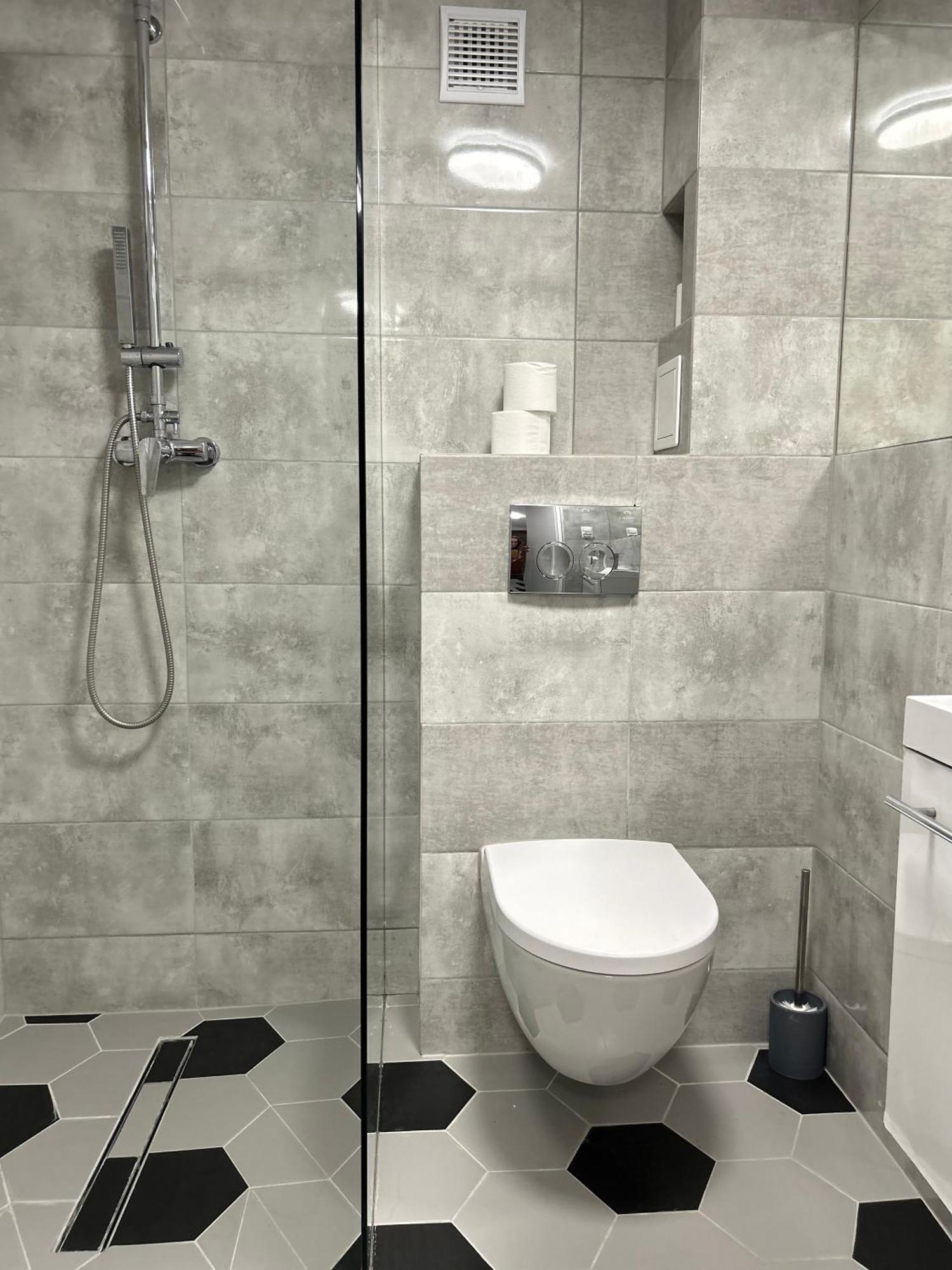 One Bed Apartment In Central Sopot Bagian luar foto
